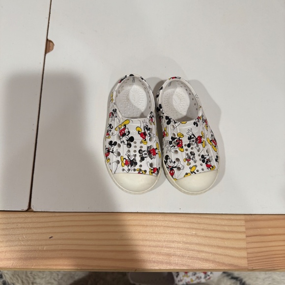Native Shoes x Disney toddler shoe - Picture 6 of 6